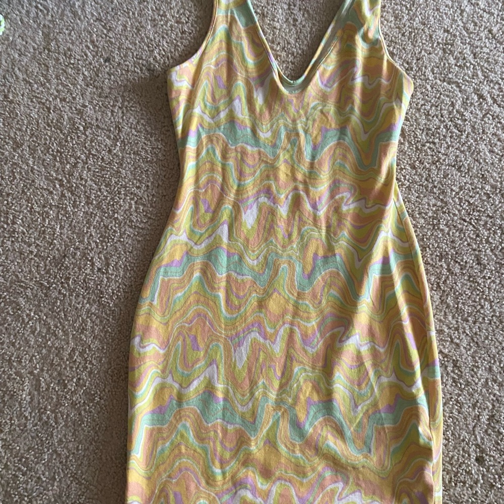 Vibrant Wave Pattern Midi Dress